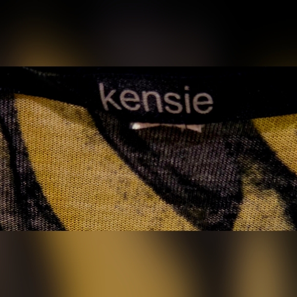 Kensie Black And Yellow Tunic With A Banana Print U-Neckline And Cap-Sl… - Picture 10 of 10